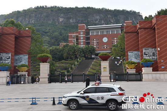 已过审【法制安全】云阳公安局设立护学岗 两百警力任学生“守护神”