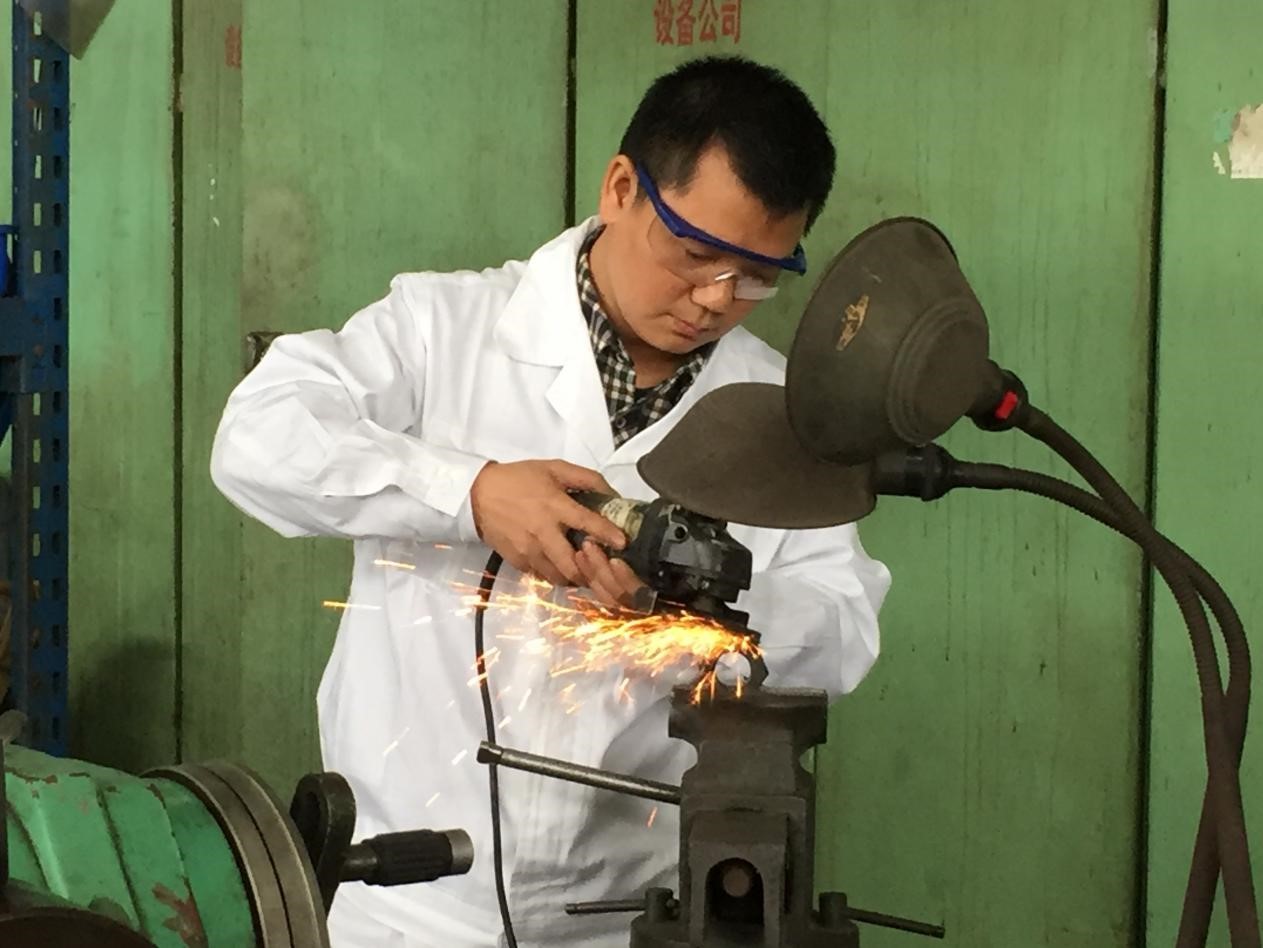 【中国梦·大国工匠篇】“巴渝工匠”张德勇:习主席亲自检阅过我们的“山猫”