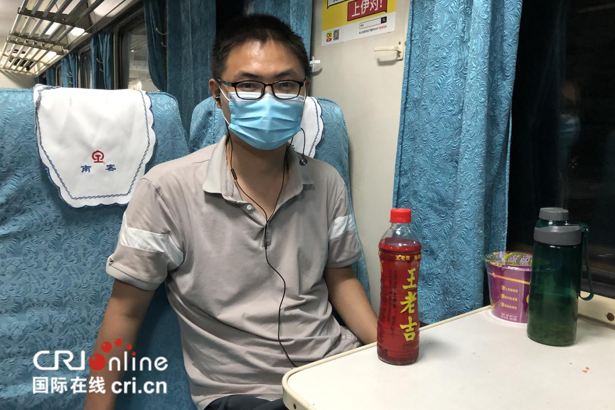 一个系列的，只用一个在一篇加开篇语开篇，全部开篇就重复了【A】【关注“慢火车”·便民出行】  1573辆绿皮车让普通人“行路不难”