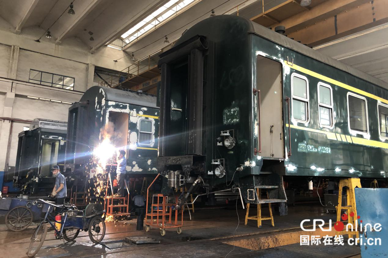 一个系列的，只用一个在一篇加开篇语开篇，全部开篇就重复了【A】【关注“慢火车”·便民出行】  1573辆绿皮车让普通人“行路不难”