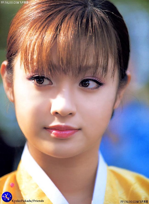 日韩冻龄女神比拼：宋慧乔vs深田恭子谁嫩