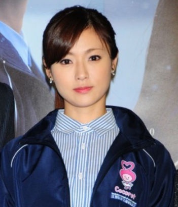 日韩冻龄女神比拼：宋慧乔vs深田恭子谁嫩