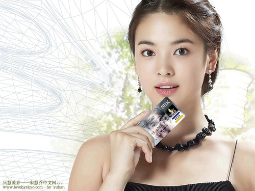 日韩冻龄女神比拼：宋慧乔vs深田恭子谁嫩