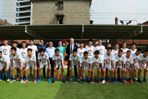 西甲助力中国足球教育 携奥运冠军马林访福州-国际在线