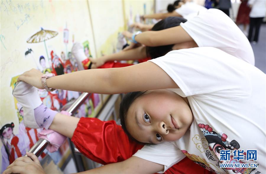 香港粤剧传承：小小少年的“梨园梦”