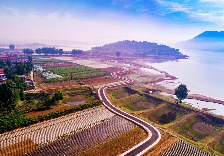 “美丽农村公路”让山亭美起来