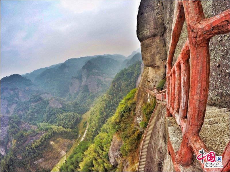 湖南崀山：蜿蜒的无尽天梯像是通往秘境