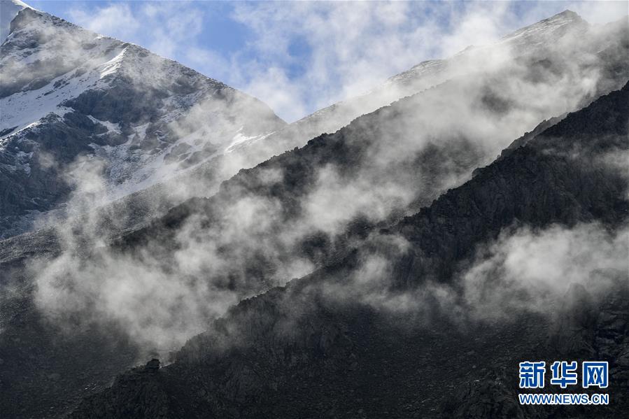 新疆塔什库尔干：“云端牧场”生态美