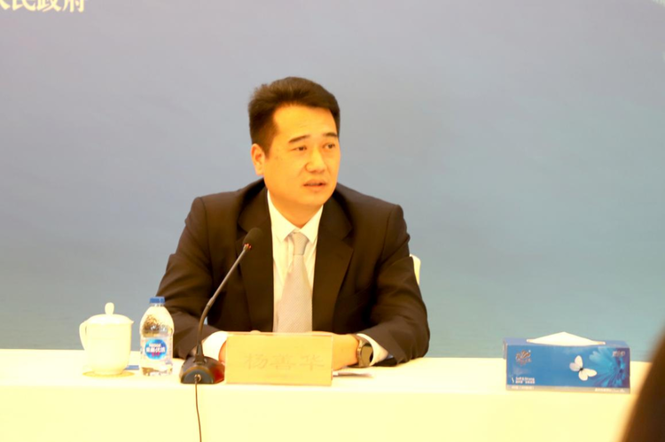 海南国际经济发展局副局长杨善华出席媒体推介会三亚市政府副市长吴