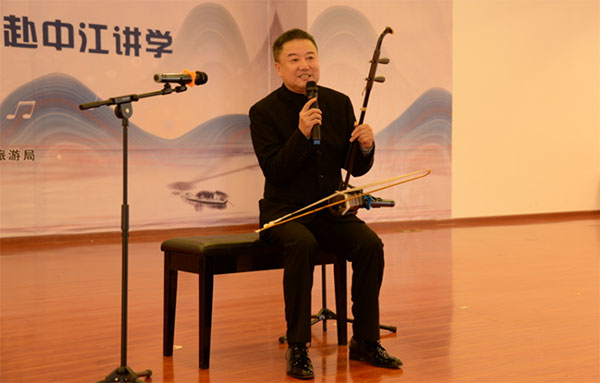 著名二胡演奏家陶培力先生为中江“胡友＂传经送宝_fororder_1