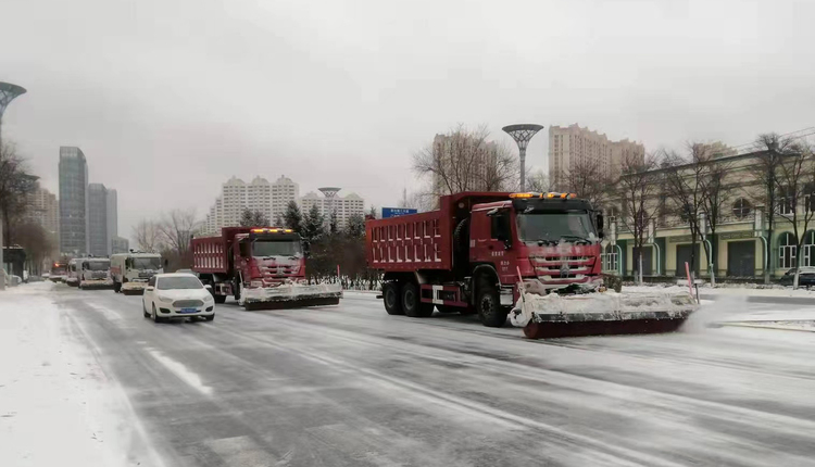 哈爾濱市道裏區出動5000余人及大型機械開足馬力清冰雪_fororder_微信圖片_20211108091804