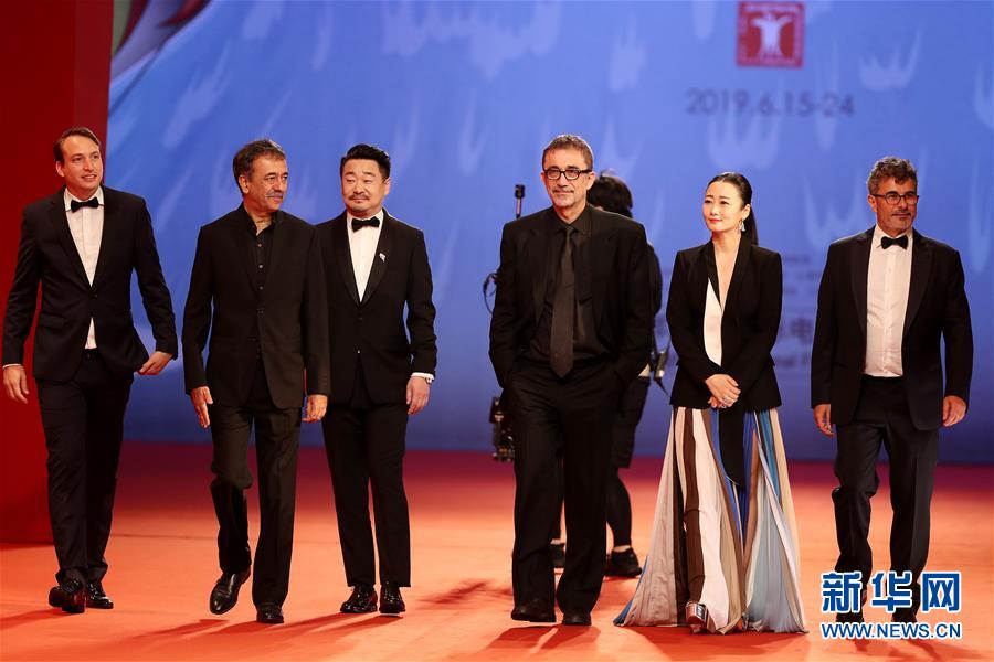 第22届上海国际电影节闭幕红毯仪式在沪举行