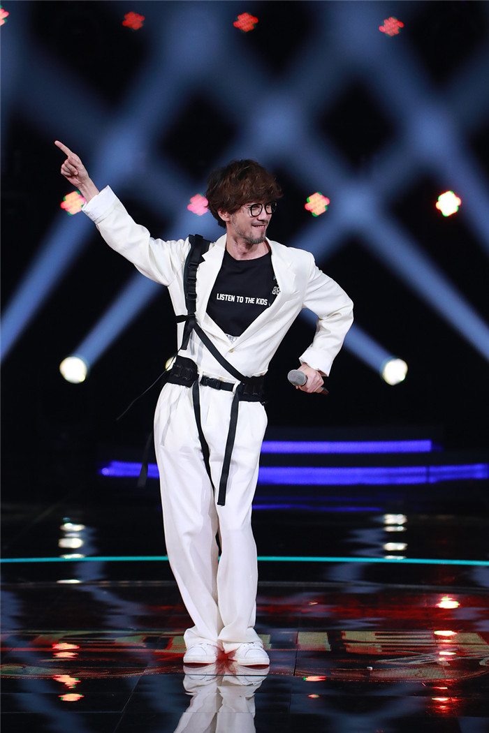 范玮琪张韶涵 蒙面歌者动人回归承载青春记忆