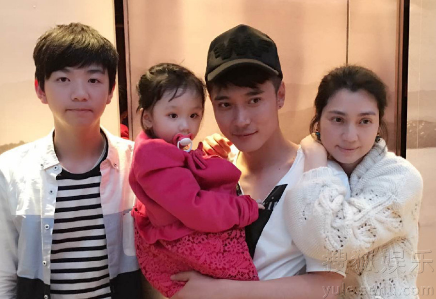 洪欣全家为老公庆生 蔡少芬张晋到场