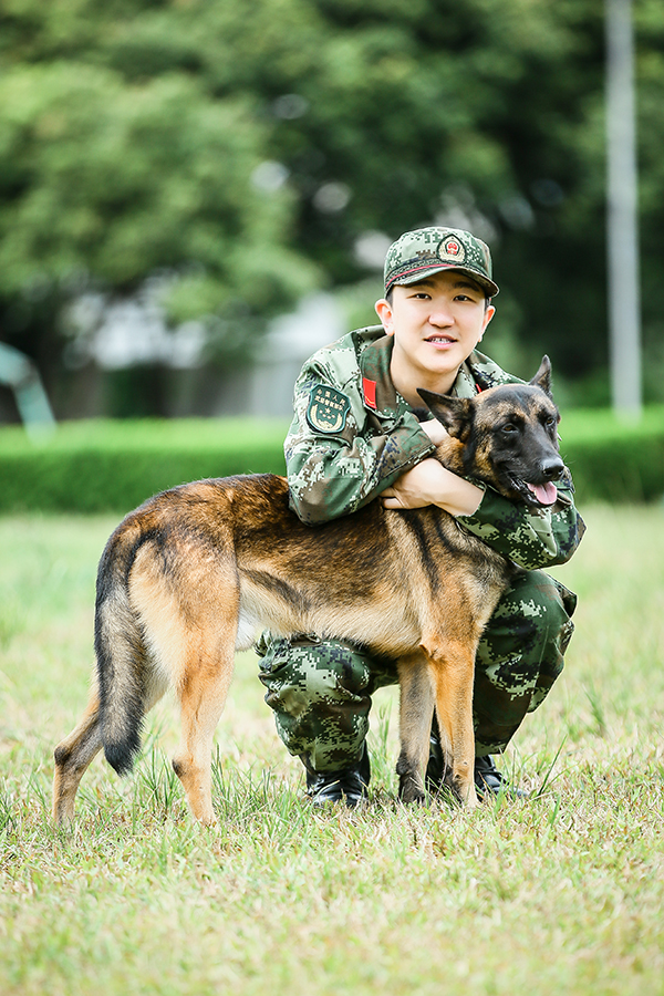 奇兵神犬张大大战胜体能困难携警犬伙伴强势逆袭