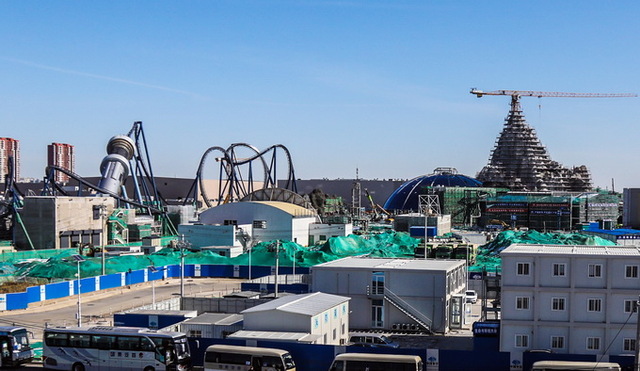 北京环球度假区七大主题景区加紧建设 预计明年如期开业