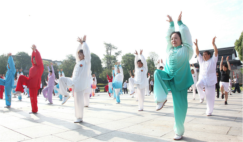 图片默认标题_fororder_3、“五禽气功”现古城_meitu_3