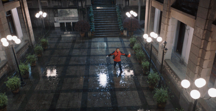 《穿過寒冬擁抱你》曝預告 與賈玲朱一龍溫暖跨年