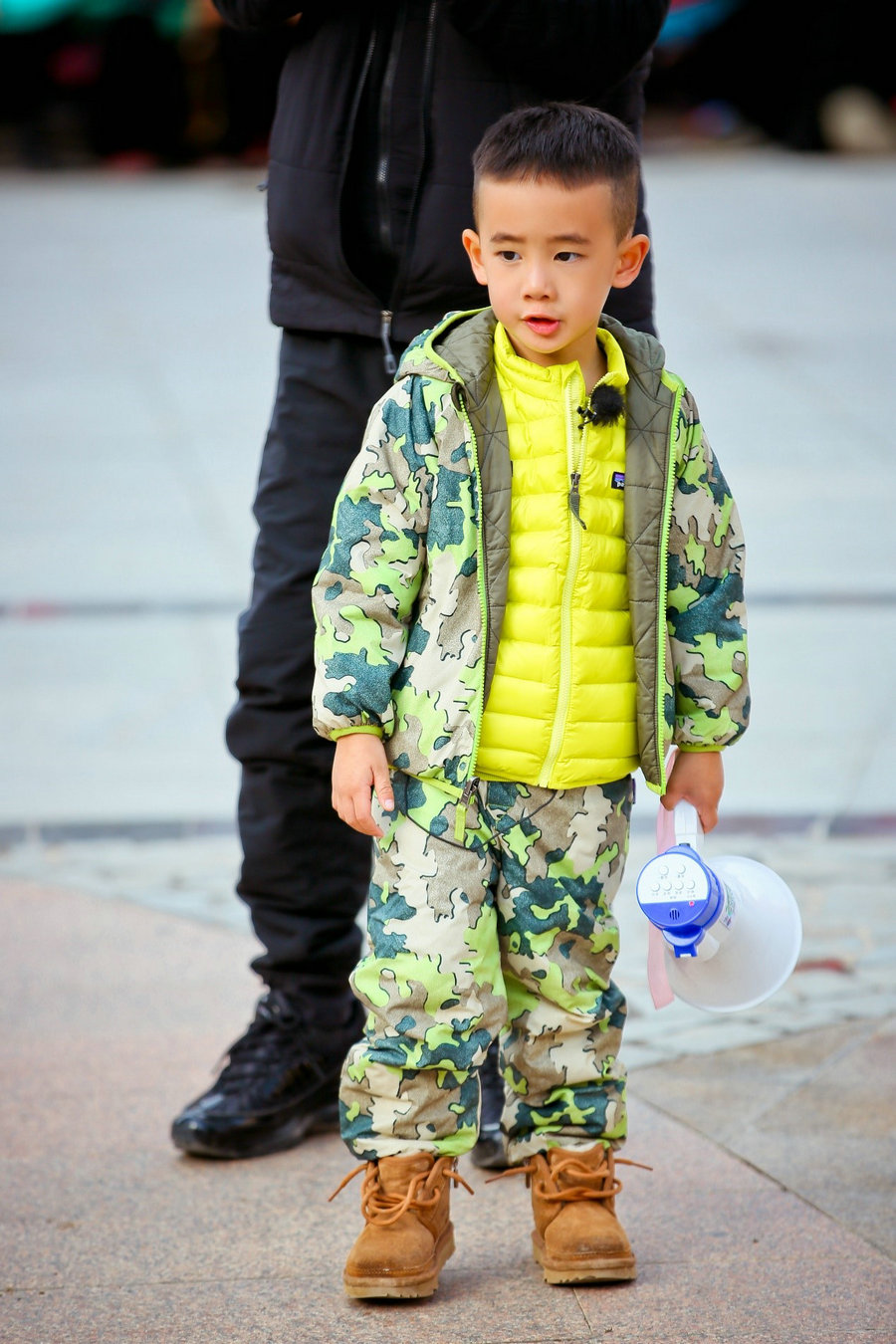 《爸爸5》Jasper小喇叭上线 皱眉喊话陈小春