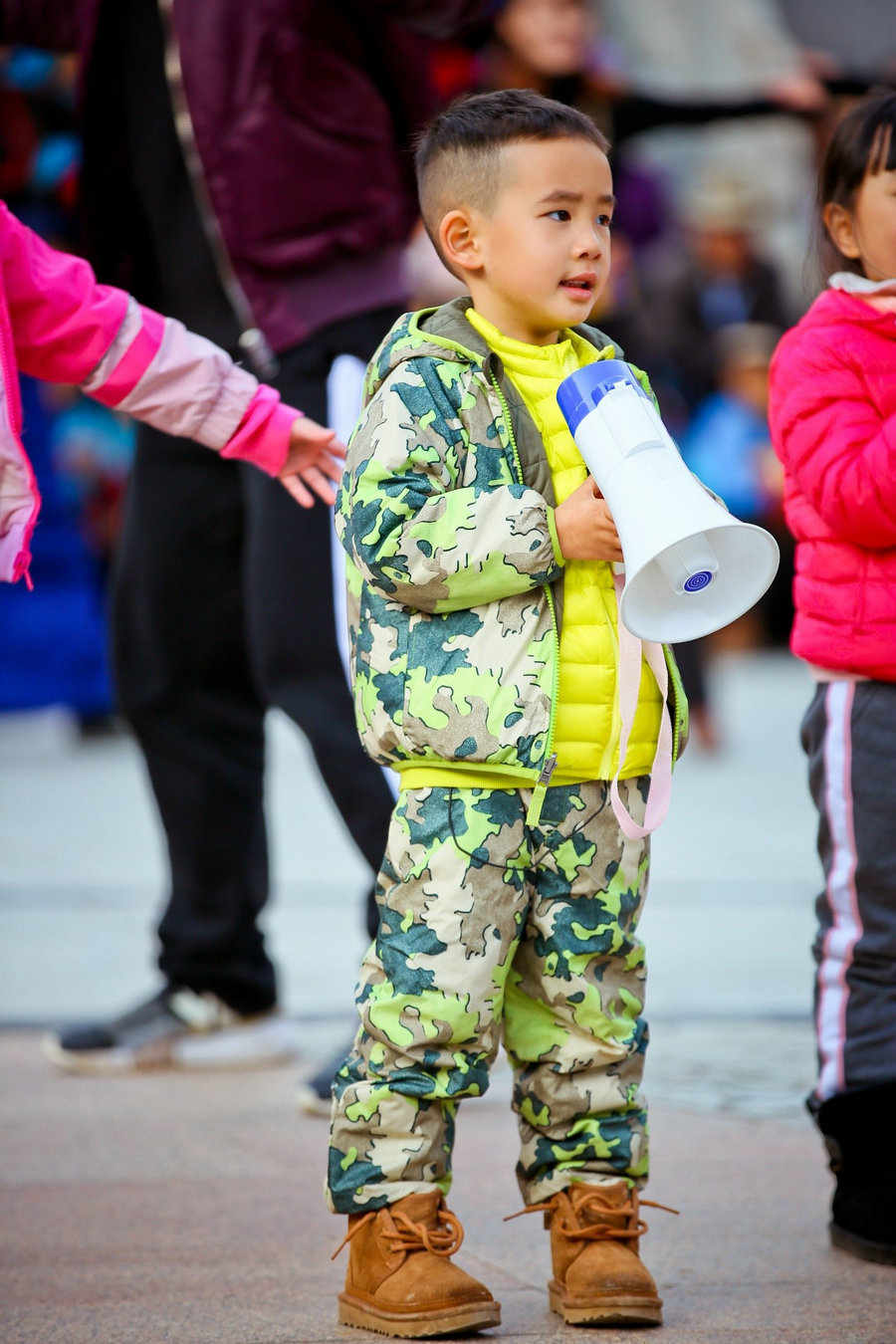 《爸爸5》Jasper小喇叭上线 皱眉喊话陈小春