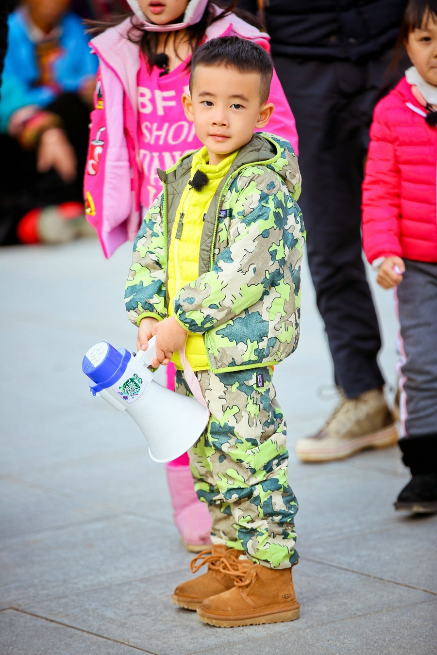 《爸爸5》Jasper小喇叭上线 皱眉喊话陈小春