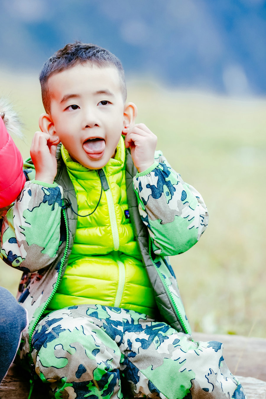 《爸爸5》Jasper小喇叭上线 皱眉喊话陈小春