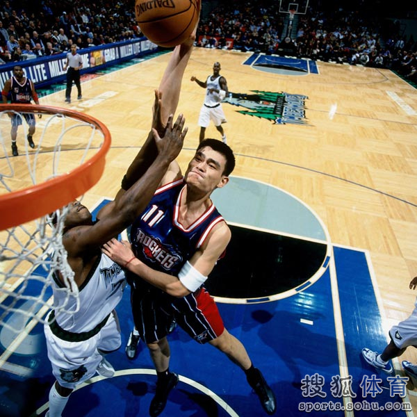 姚明正式入选NBA名人堂 回顾巨人职业生涯(图) 姚明正式入选NBA名人堂 回顾巨人职业生涯(图)