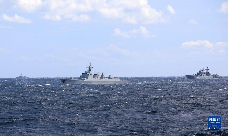 中俄首次海上联合巡航遭遇外国舰机跟踪侦察