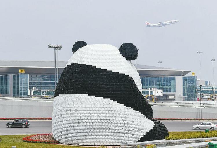 （中首）公共艺术促城市文化成长 大熊猫雕塑的“朋友圈”越做越大
