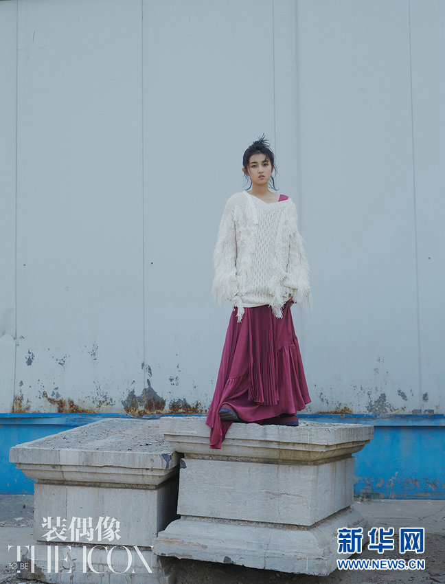 张子枫曝时尚大片 oversize风慵懒洒脱