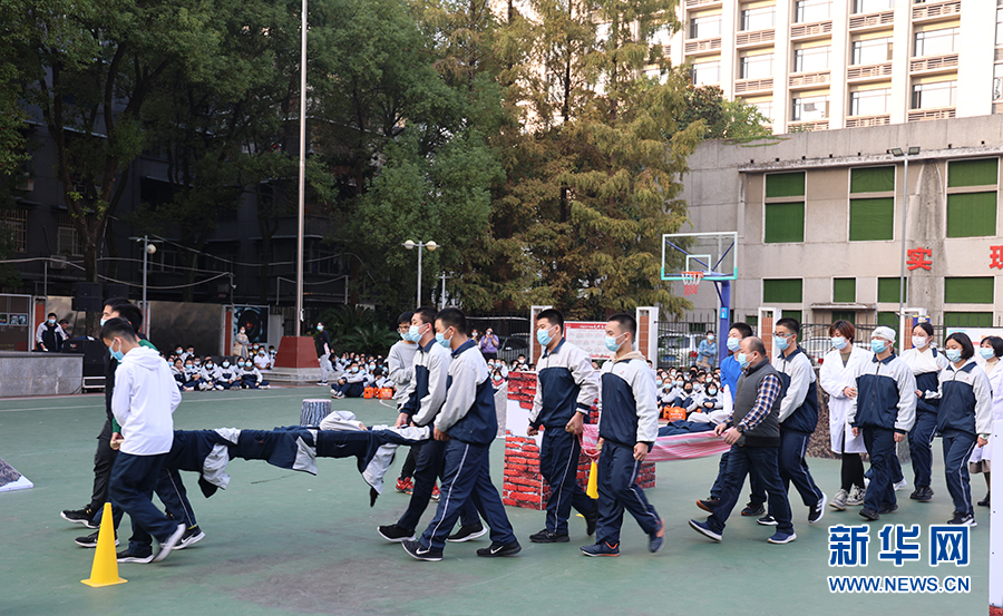 圖為武漢二中廣雅中學防空演練現場.新華網發 黃小安攝