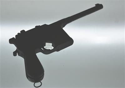 四川警方集中销毁枪支 发现一支罕见二战名枪