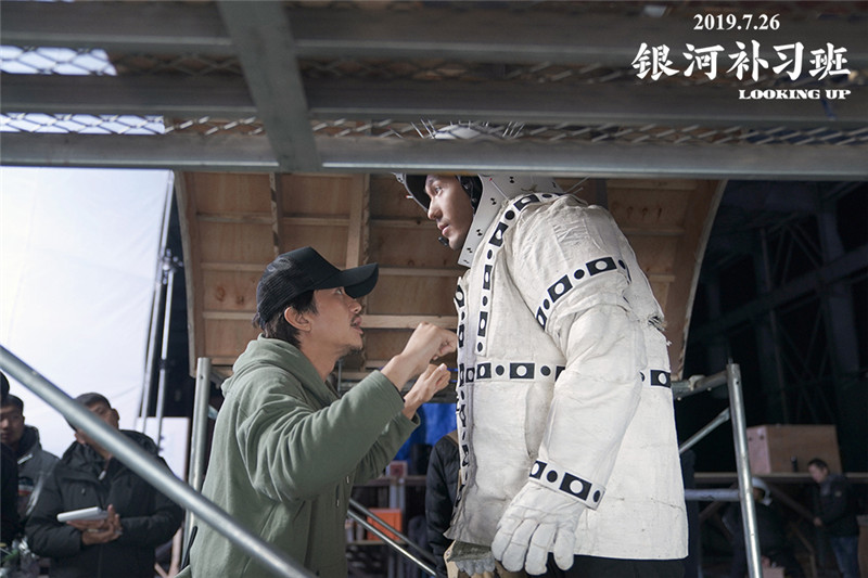 图片默认标题_fororder_邓超为白宇指导一场太空戏