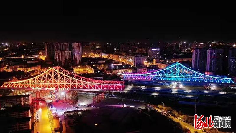 国内首座上跨运营高铁钢桁梁桥在河北廊坊成功转体