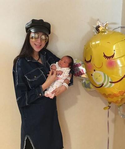 陈浩民娇妻5年生4个 产后身材恢复神速