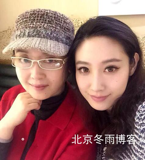 86版《西游记》猪八戒媳妇与女儿合影如姐妹花