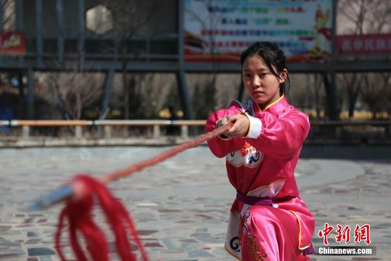 Yariniyar dake wasan Kongfu_fororder_d449bdc837614e5e85aa456e79080c85