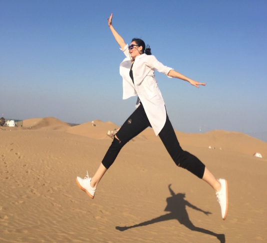 别和打篮球的比腿长 易建联秒杀1米9男星(图) 别和打篮球的比腿长 易建联秒杀1米9男星(图)