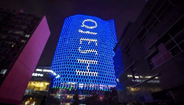 欧娅诗点亮十城 一夜之间霸屏中国一线地标