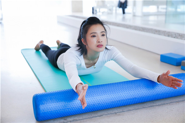 龚蓓苾运动美图曝光蛮腰美腿身材堪比妙龄少女图