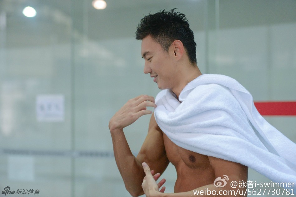 宁泽涛变身浴巾侠 宁泽涛变身浴巾侠