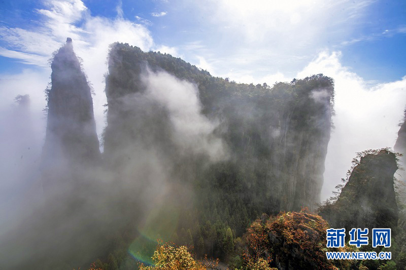 湖北恩施：峡谷秋色 胜景迷人