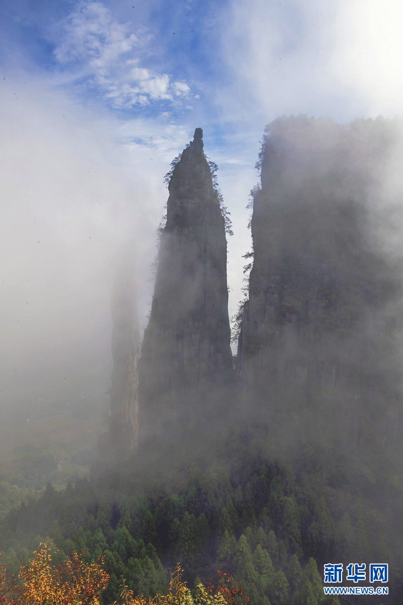 湖北恩施：峡谷秋色 胜景迷人