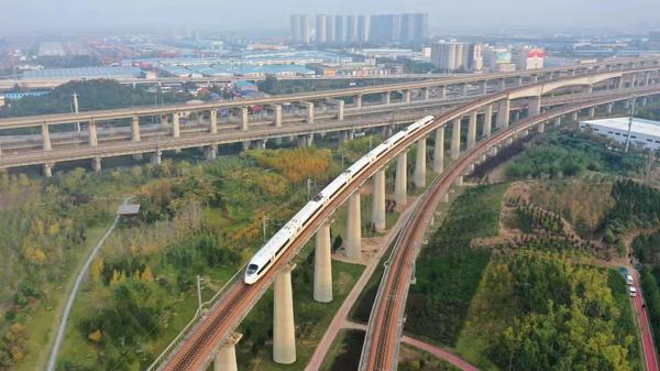 日均開行列車338趟 鄭州鐵路“雙11”快件運輸啟動