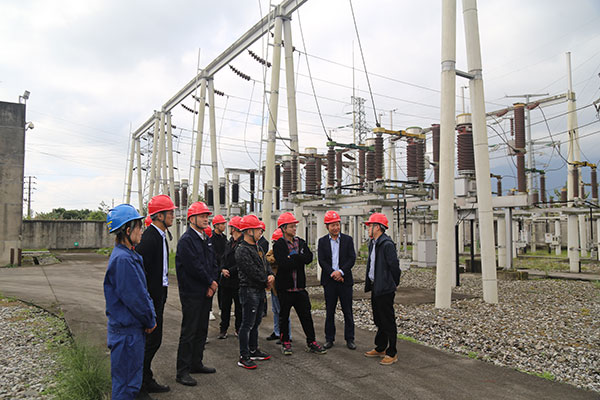 国网德阳绵东供电公司听客户建议谋经济发展_fororder_mmexport1635816963606