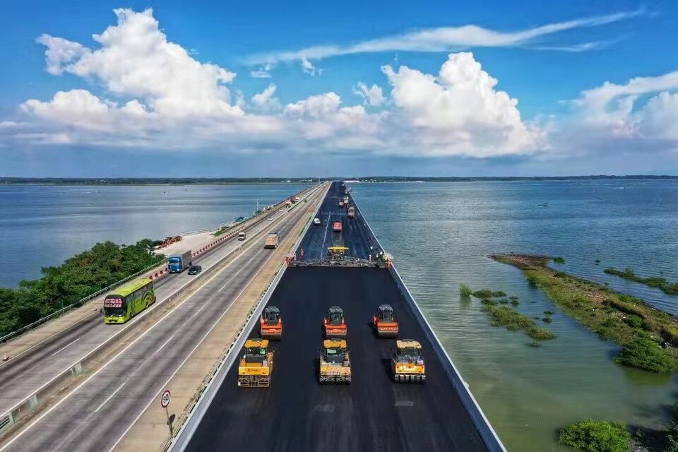 广西最长跨海大桥建成通车 连通北部湾与珠三角