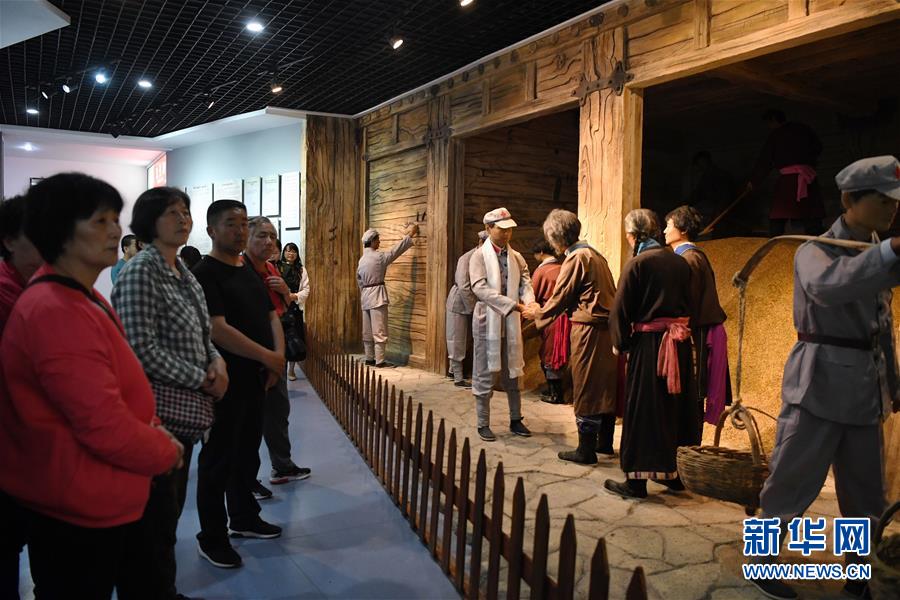 甘肃迭部迎来红色旅游热