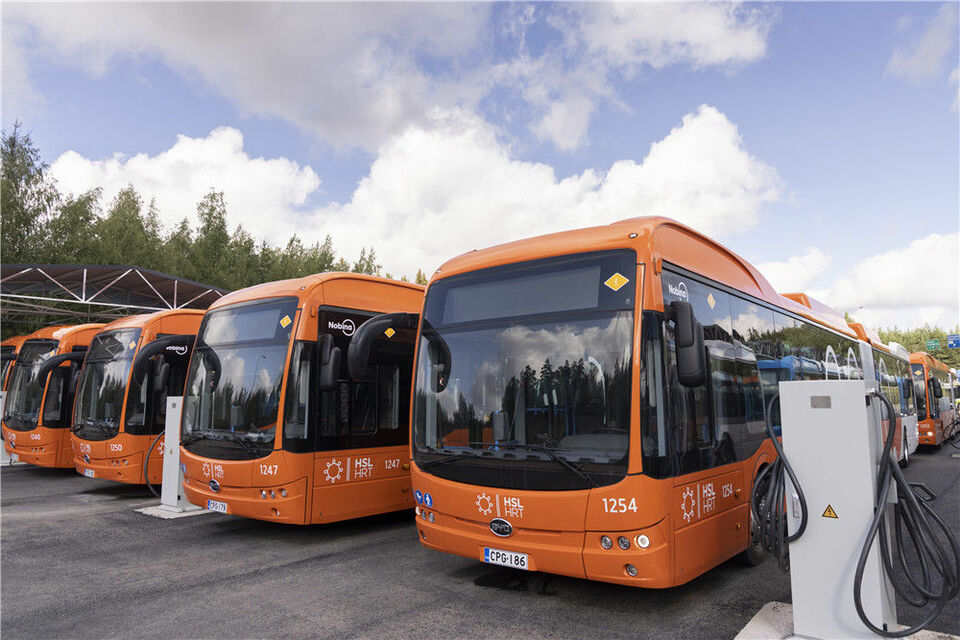 这是2021年8月10日在芬兰埃斯波拍摄的即将投入运营的比亚迪电动公交