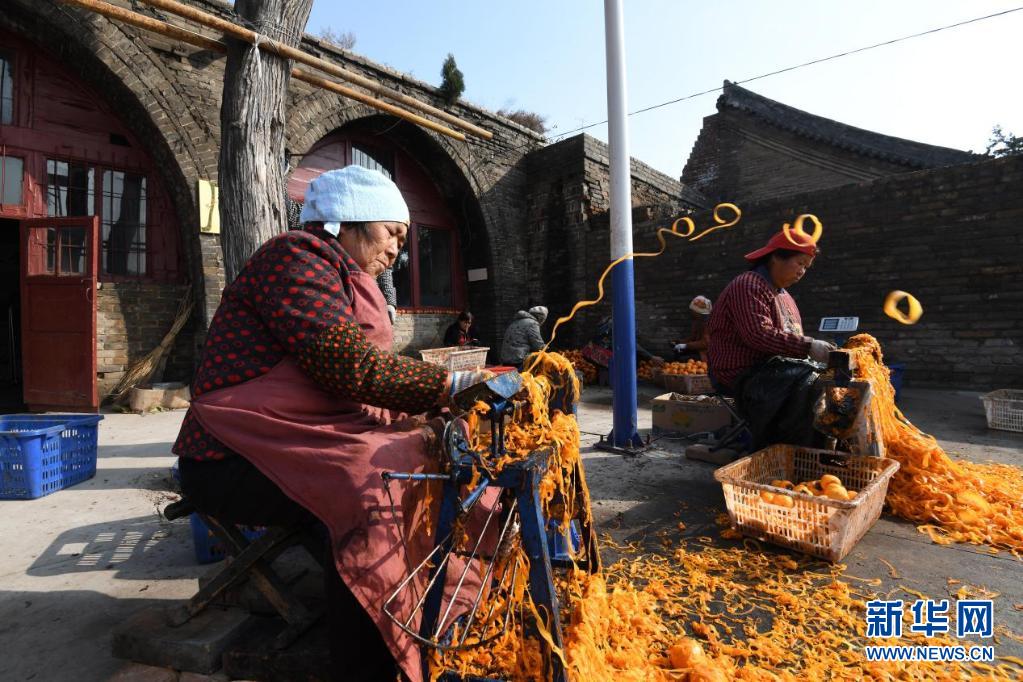 深秋晾柿 一派丰景