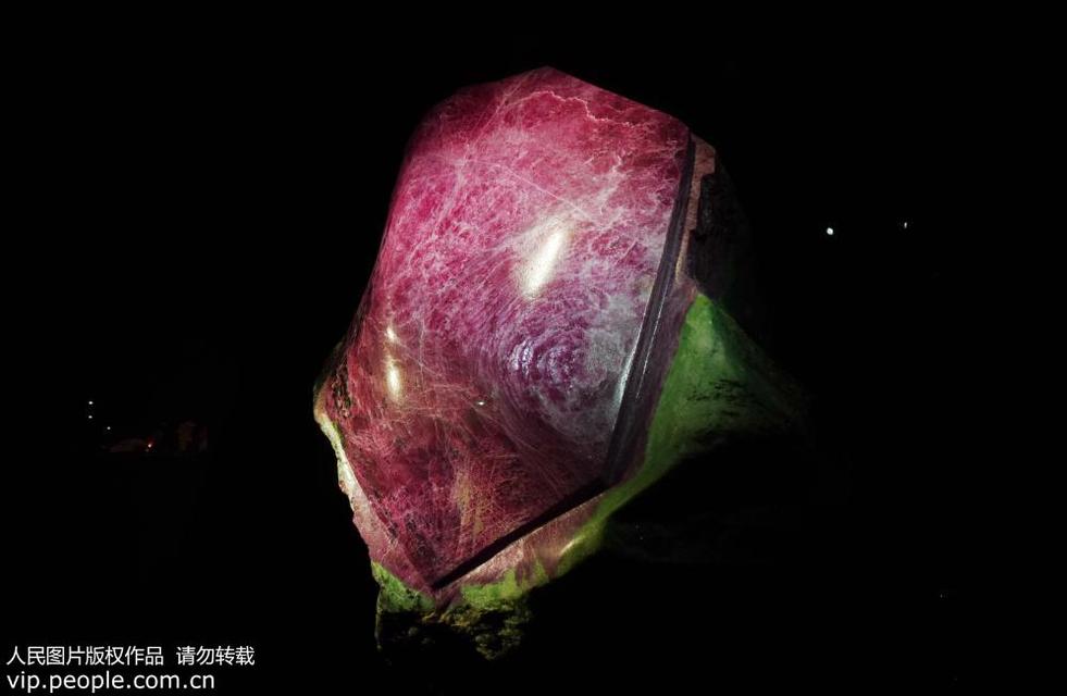 杭州举办稀有宝石矿物特展 估价超过亿元